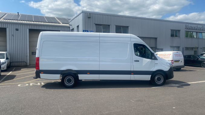Mercedes-Benz Sprinter E414 L3 Electric Rwd 100kW 113kWh Pro Van Auto - Image 7